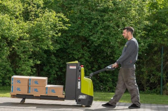 Px20 - Transpalette électrique Clark - Capacité 2 000 kg - Robuste et performant pour utilisations industrielles_3