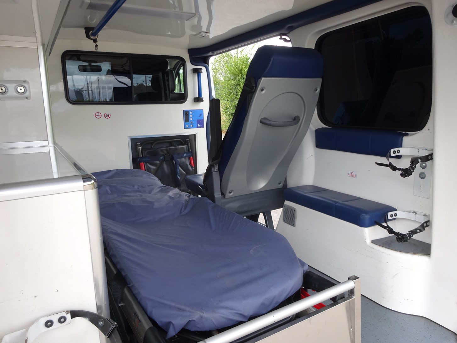 Ambulance renault trafic l1h1 2012 275 000 km type a1 - occasion_3