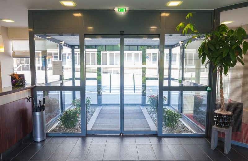 Porte automatique piétonne coulissante_3
