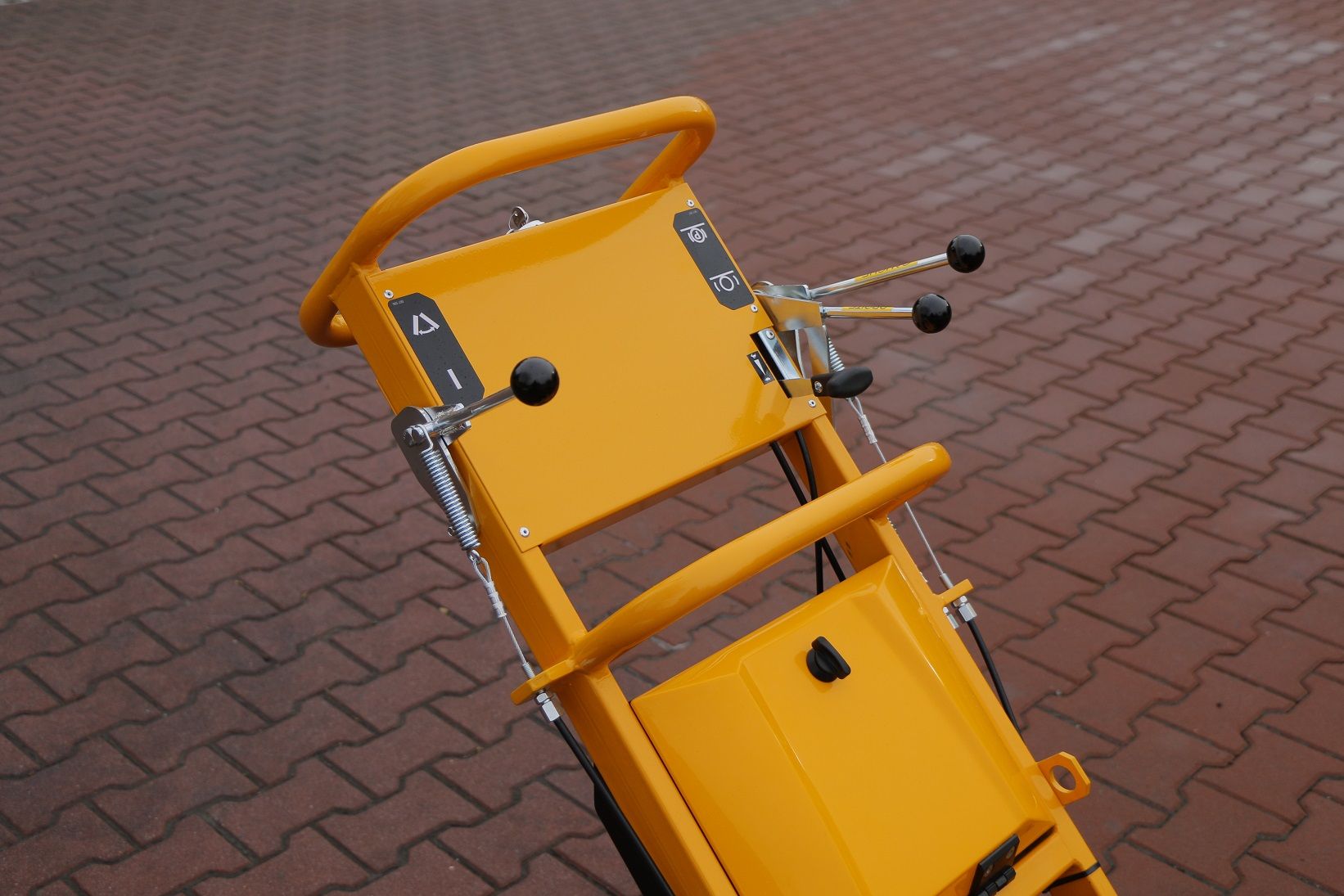 Machine à raboter les souches d'arbres avec moteur KOHLER ECH 730