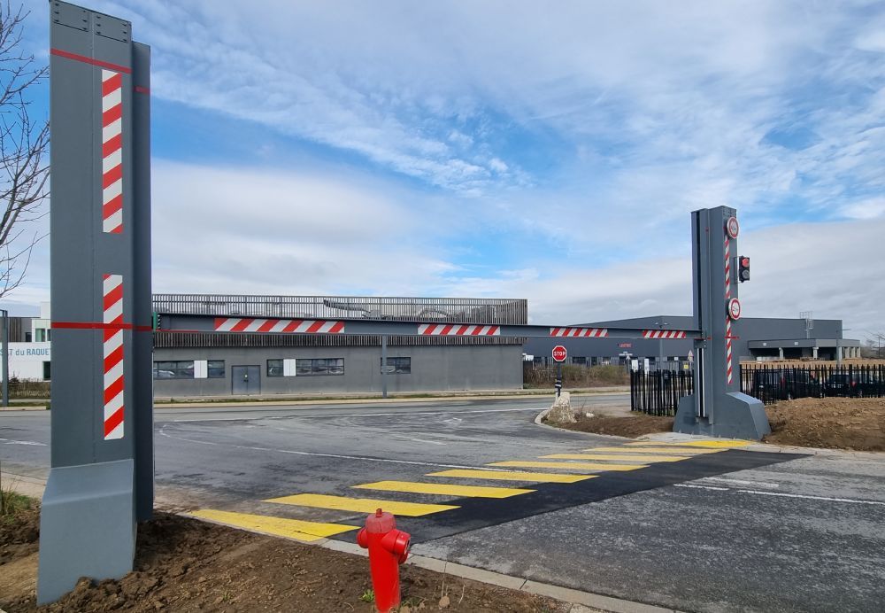 Dispositif dissuasif pour restriction d'accès aux espaces publics