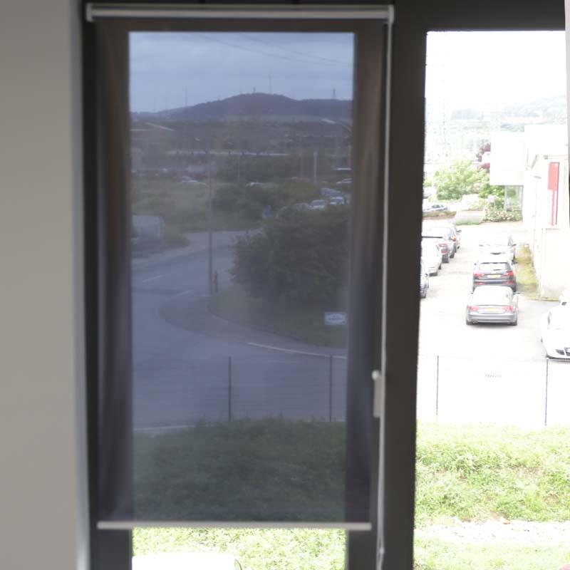 Store enrouleur anti regard et anti chaleur argent foncé - rejet thermique 92% - mécanisme blanc - sans coffre - sf-cobalt-b_3