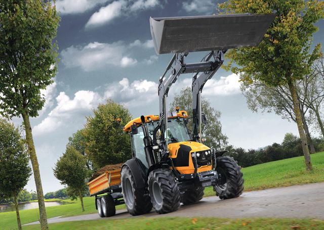 Tracteur compact avec moteurs FARMotion Stage 4 pour faible consommation