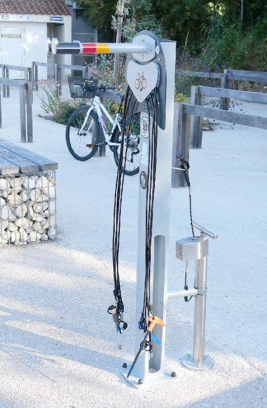 Station de Réparation Vélos + Pompe Acier Inoxydable IFIX-S_3