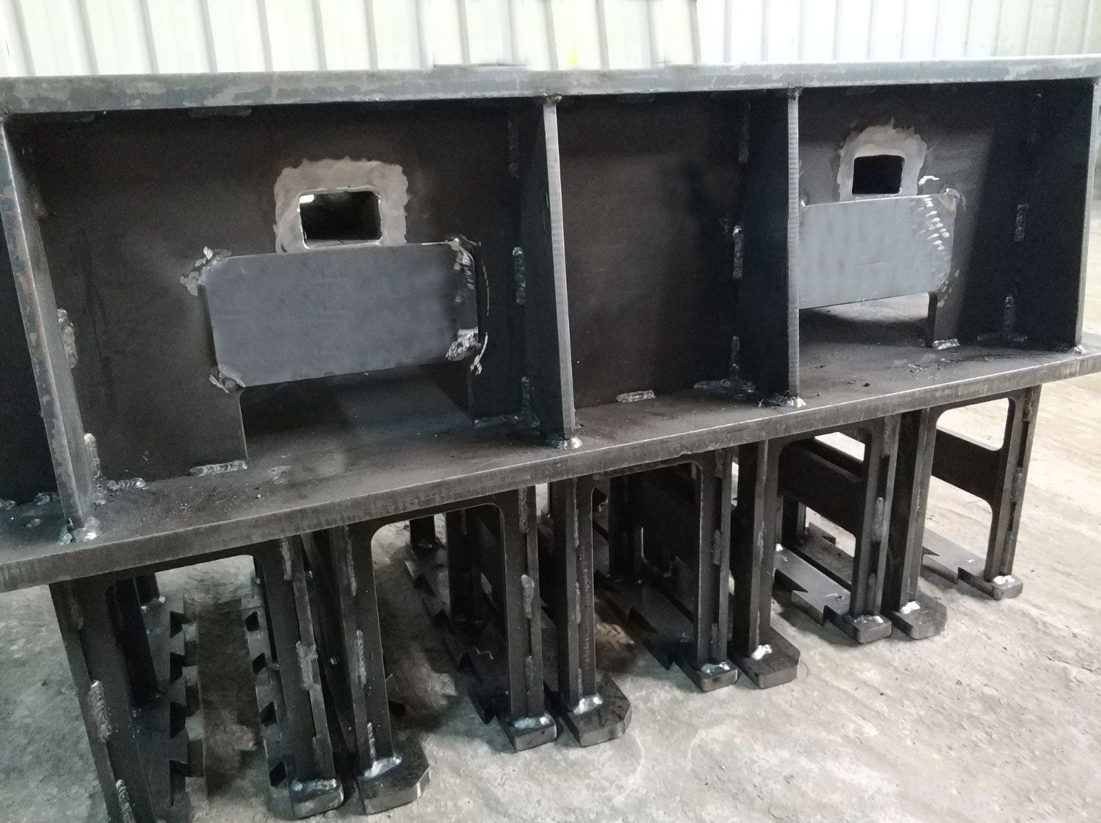 Moule à parpaing en acier fabriquée par nos machines à parpaings BESS_3