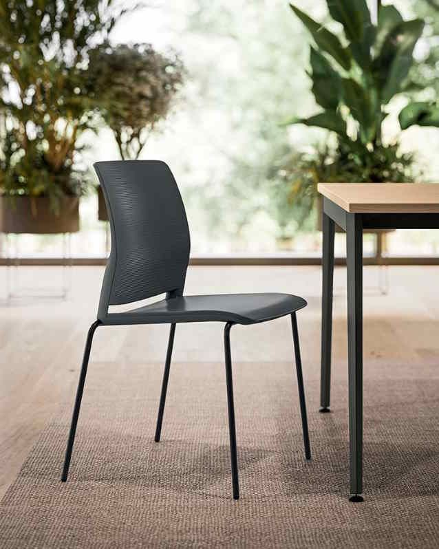 Chaise empilable CLOSE - assise et dossier en polypropylène - structure métal ou traineau - personnalisable et confortable_3