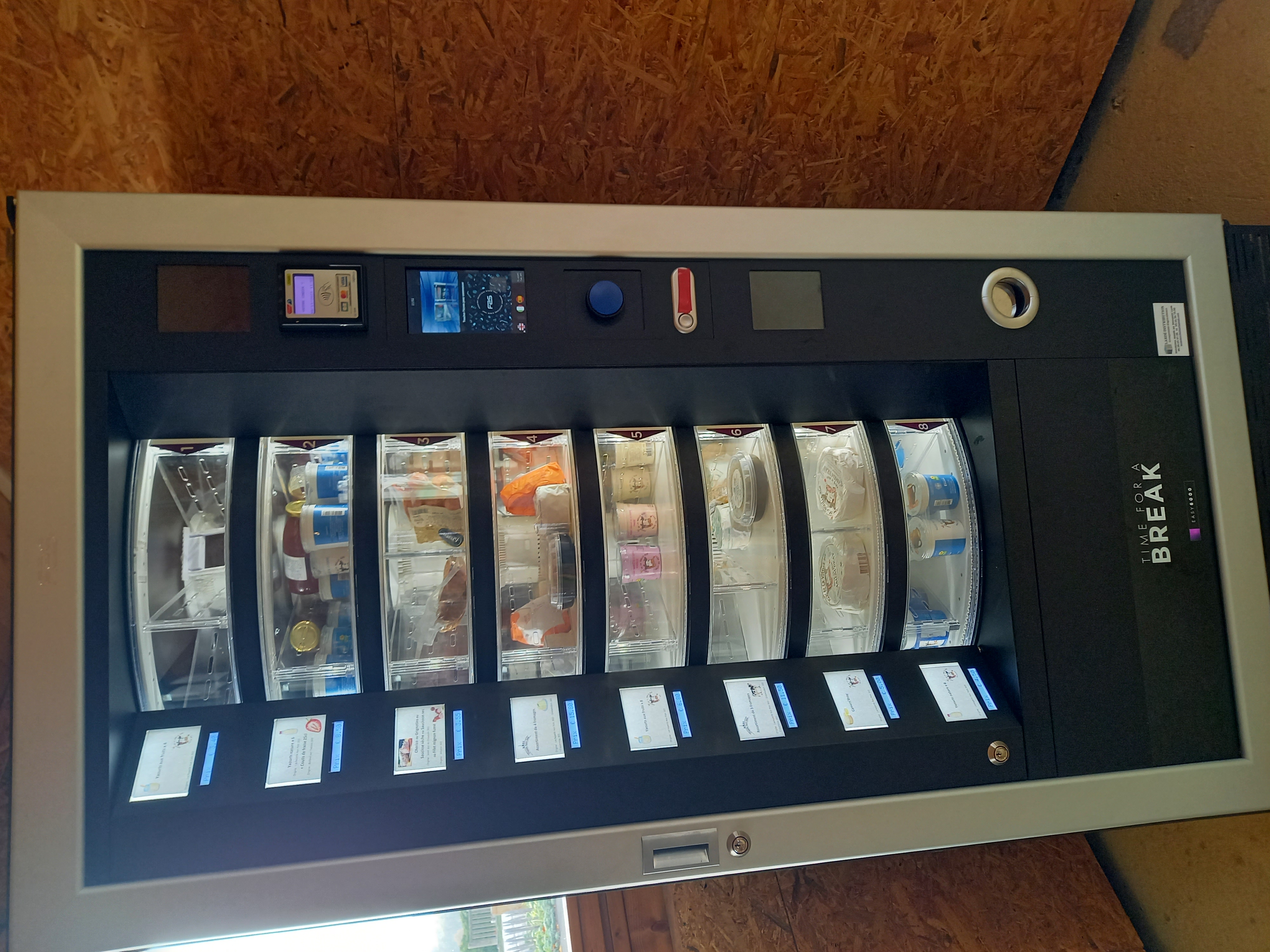 Distributeur  à plateaux tournants réfrigérés pour la vente de maximum de petits conditionnements sur un minimum d'espace - FAS  Easy 6000_3