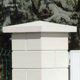 Chapeau de poteau durable en béton compacté aspect pierre