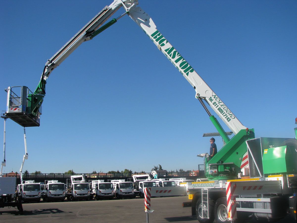 Eagle 3526 camion nacelle - Oil & Steel France - Hauteur de travail 35m - Déport max 26m_3