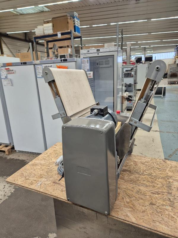 Laminoir à tapis d'occasion - RONDO - Cylindres inox, Largeur 500 mm, Tension 400 V_3