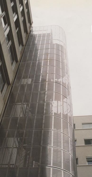 Escalier hélicoïdal encage Ysocagetole - Ysofer Esca - passage 1UP ou 2UP - marches vissées et cage en tôle perforée_3