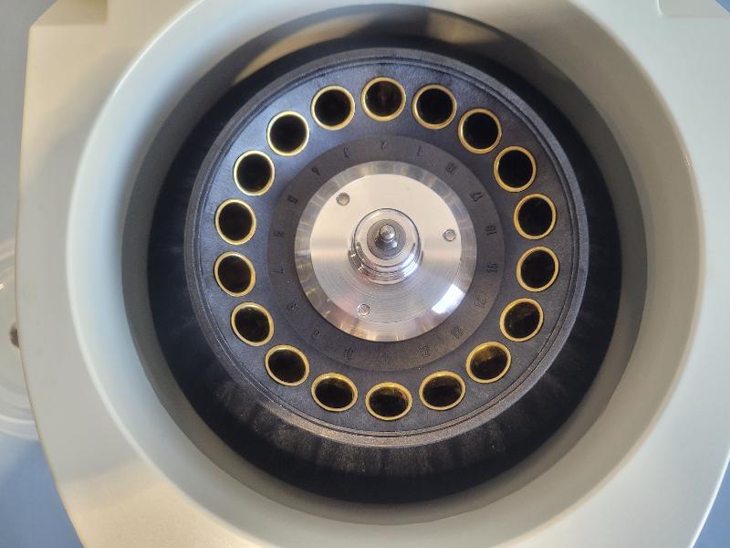 Microcentrifugeuse de table à grande vitesse BIO-RAD 16K_3