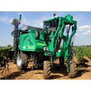 M01 - Tracteur enjambeur polyvalent Somaref - 4 roues avec motorisation thermique PERKINS et cabine climatisée_3