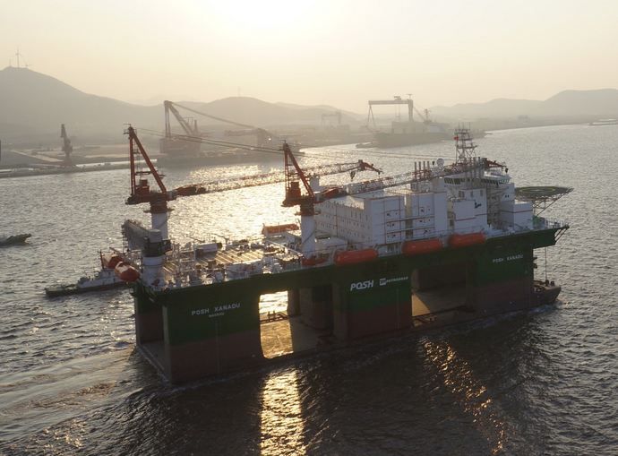 BOS 7500 - Grue portuaire offshore Liebherr - Capacité de levage max 300t - Portée max 84m_3