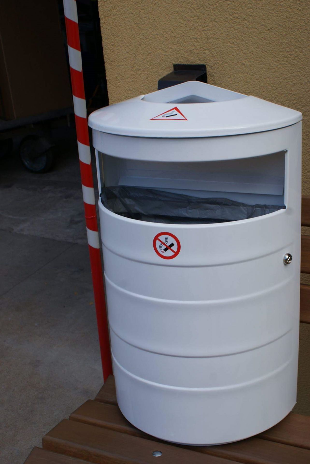 Cendrier poubelle murale ou poteau - 40L - haute résistance anticorrosion et anti-UV_3