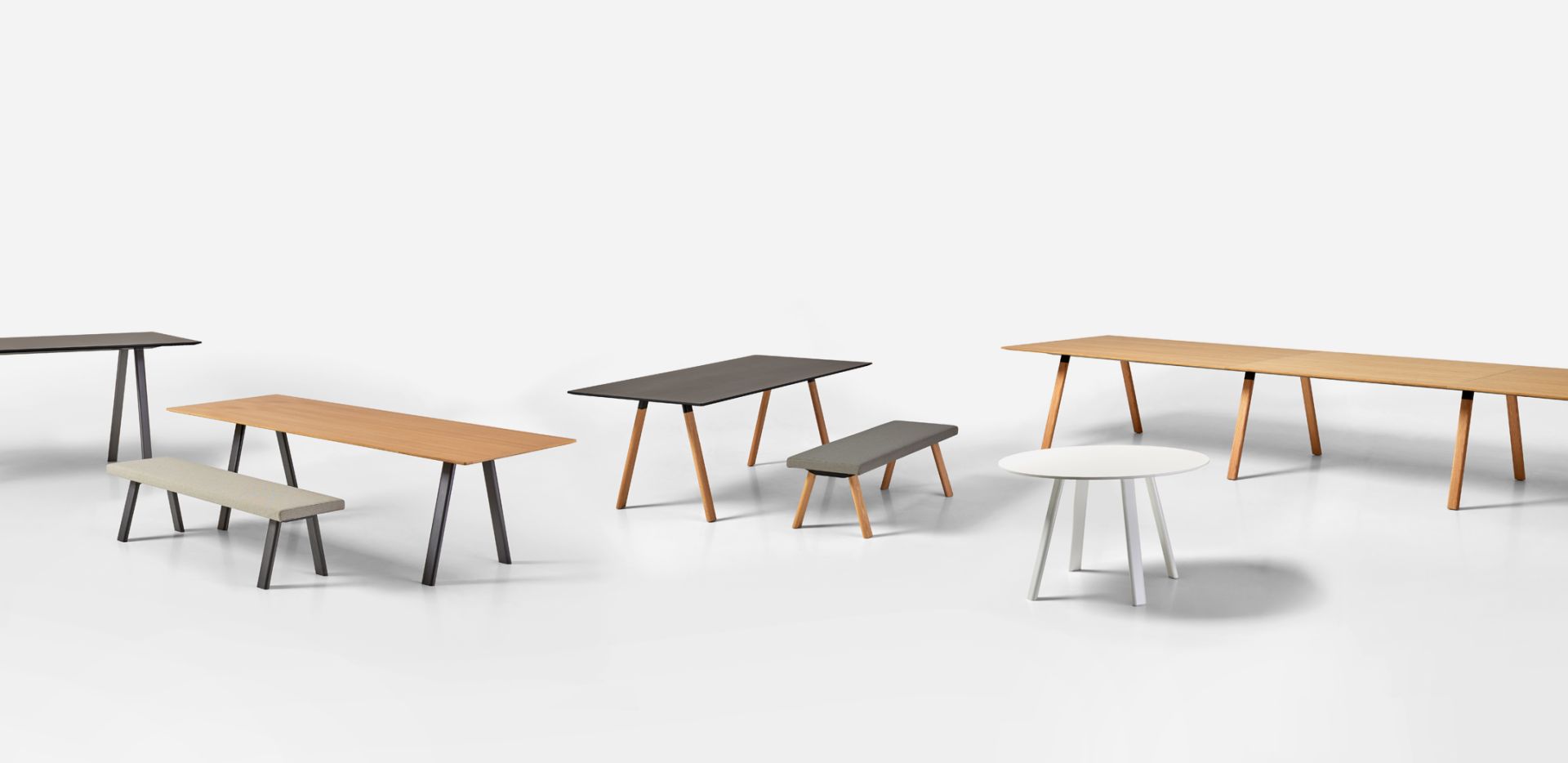 Table PLANIA - modulaire, personnalisable avec finitions chêne ou noyer, et pieds réglables_3