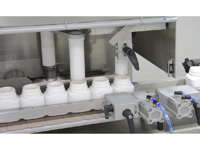 CL 110 - Cotonneuse automatique pour insertion de coton, rayonne ou polyester - 110 contenants par minute_3