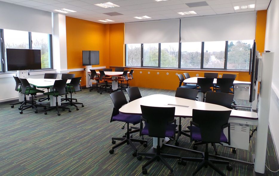 Table collaborative Aratabsyn - robuste et élégante avec système électronique intégré_3