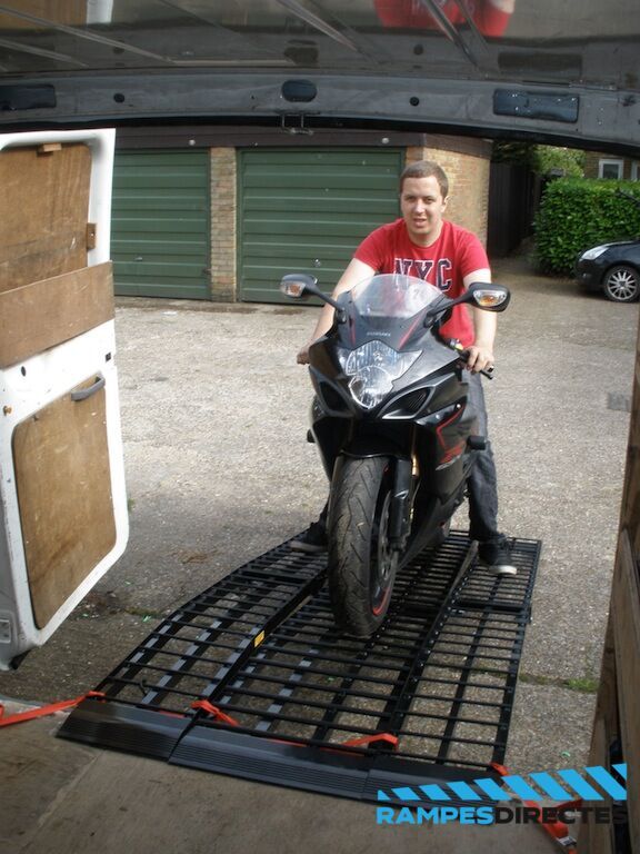 Rampes avec barreaux crantés pour traction supplémentaire