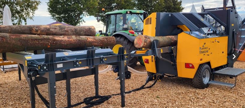 Combiné scieur/fendeur avec tapis d’évacuation télescopique de 5 mètres