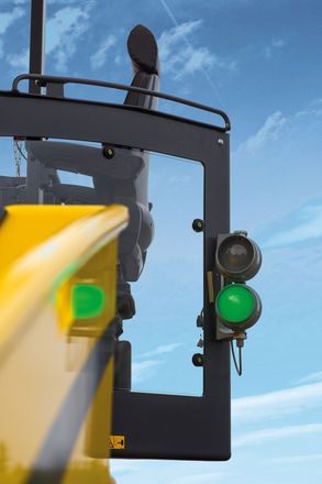 BMF 2500 S - Alimentateur de finisseurs pour pavage de chemin - Sécurité et efficacité optimisées_3