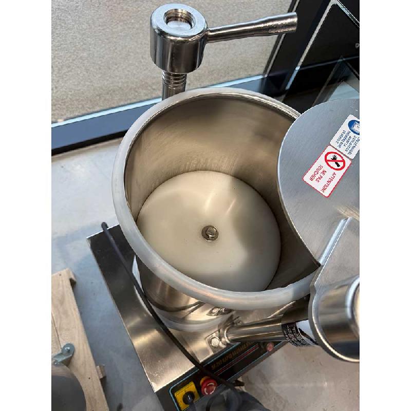 Poussoir à saucisses hydraulique sur socle 25 litres | Déstockage Neuf_3