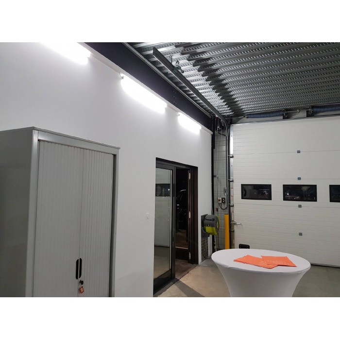 Luminaire étanche pour usines et chambres froides