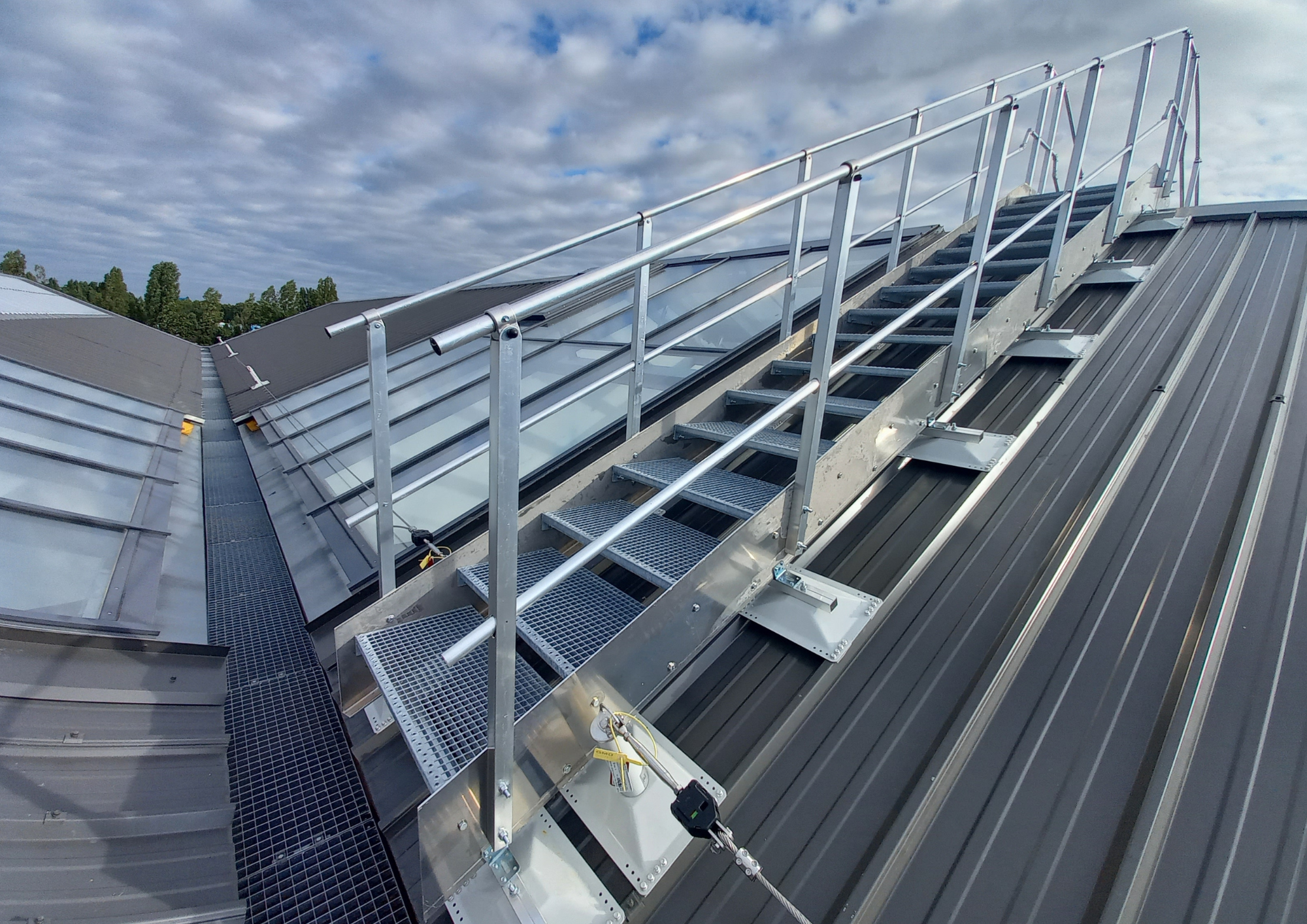 Plateforme et passerelle sur mesure - Solutions d'accès et de travail en hauteur sécurisées_3