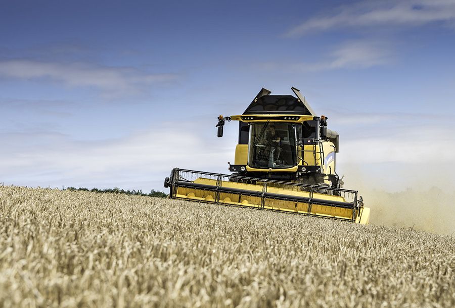 New Holland CX5.90 Hillside avec synchronisation automatique de la vitesse du rabatteur