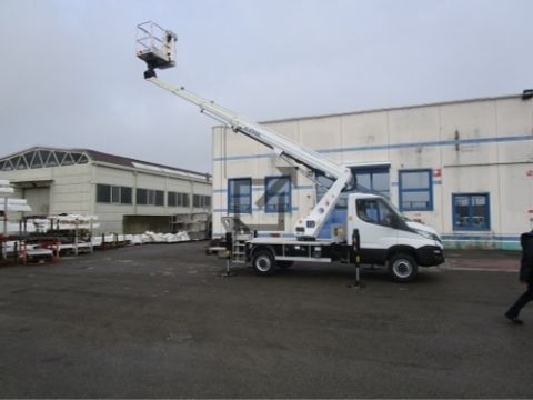 Scorpion 2013 sur Nissan - Camion nacelle Oil & Steel France - Hauteur de travail 19,9 m_3