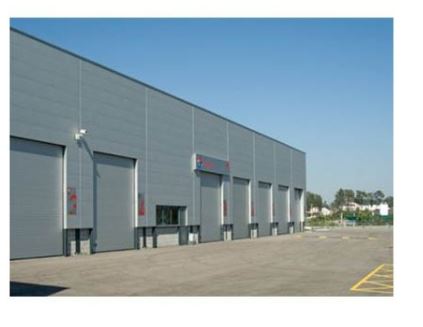 Porte sectionnelle industrielle motorisée - Panneaux sandwich 40 mm anti-pincement - Joint d'étanchéité - Norme EN13241-1_3