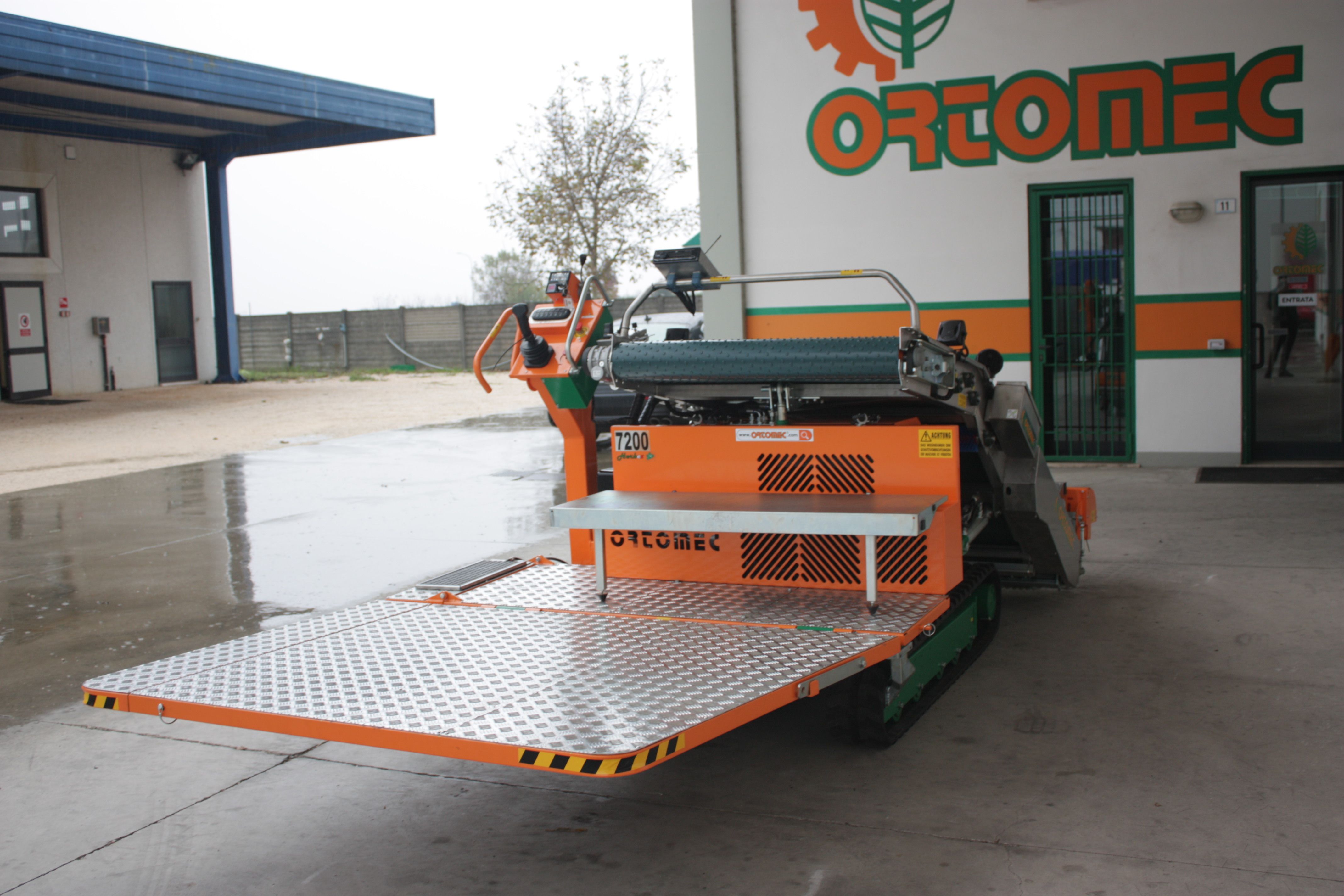 Récolteuse de légumes 7200 Herbex - Ortomec SRL - moteur diesel 25 HP - tête de récolte 130 à 180 cm - chenilles autotractées_3