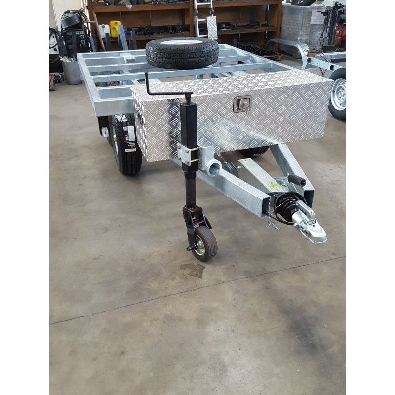 Remorque châssis nu freinée pour usage professionnel