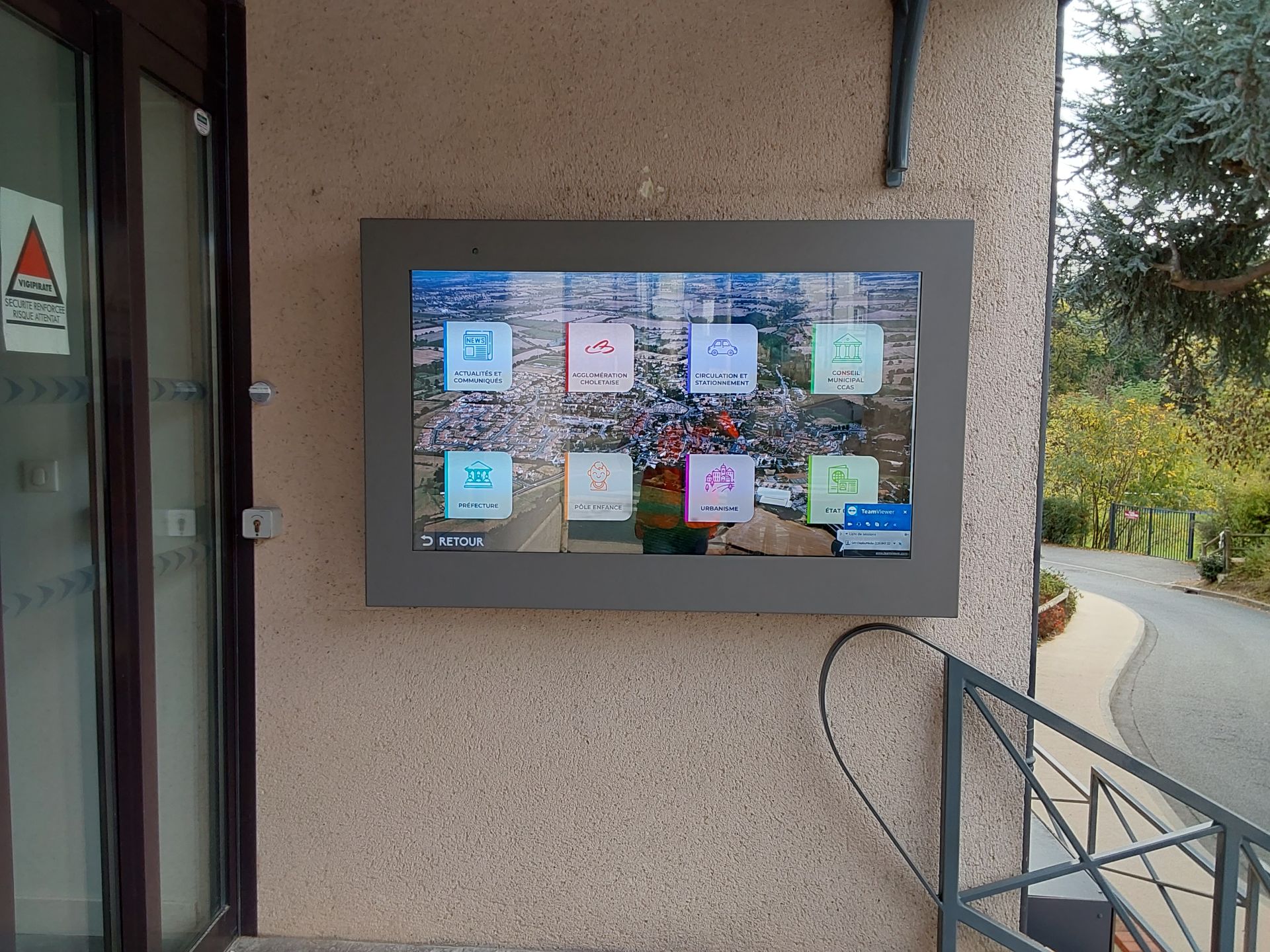 Totem tactile mural outdoor YUMO - Affichage légal ou autre_4