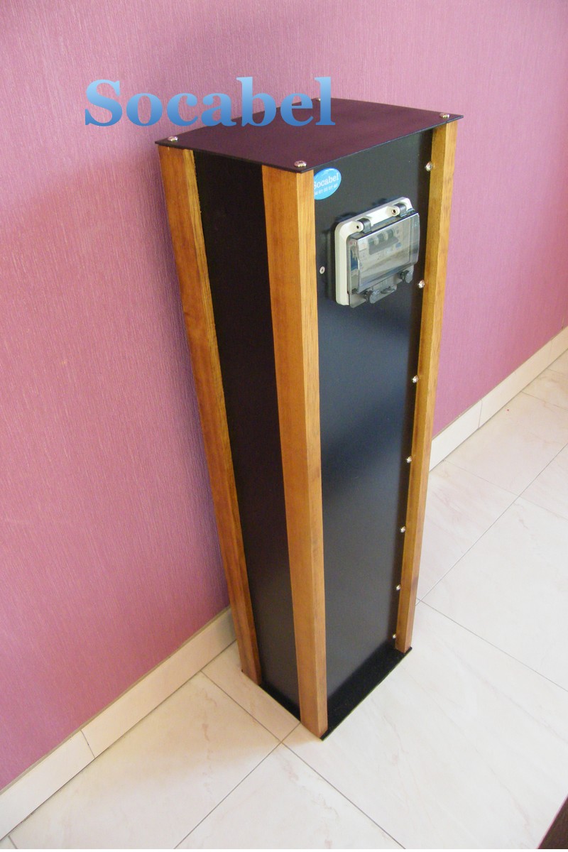 Borne électrique étanche IP30 pour showroom - H1200mm x L230mm x P180mm - Modulaire et personnalisable_3