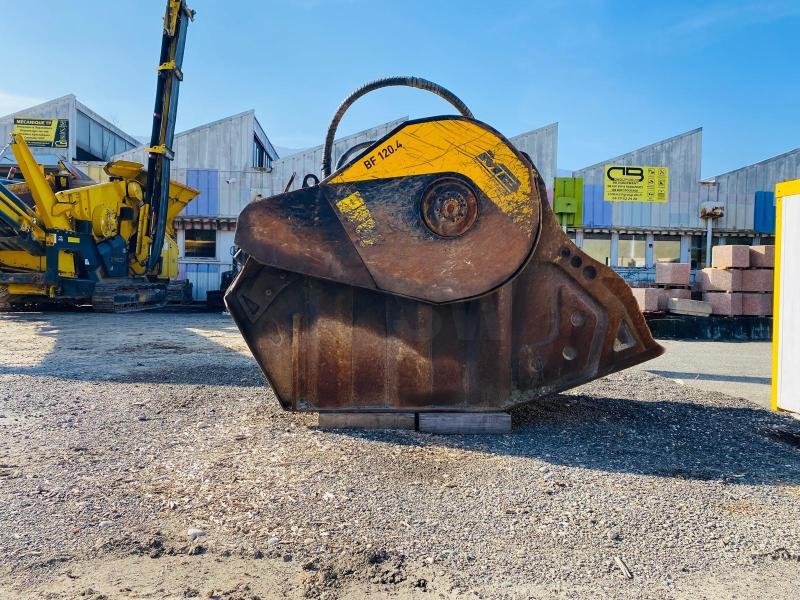 MB BF120.4 S4 Godet concasseur pour pelle de 30T à 45T_3