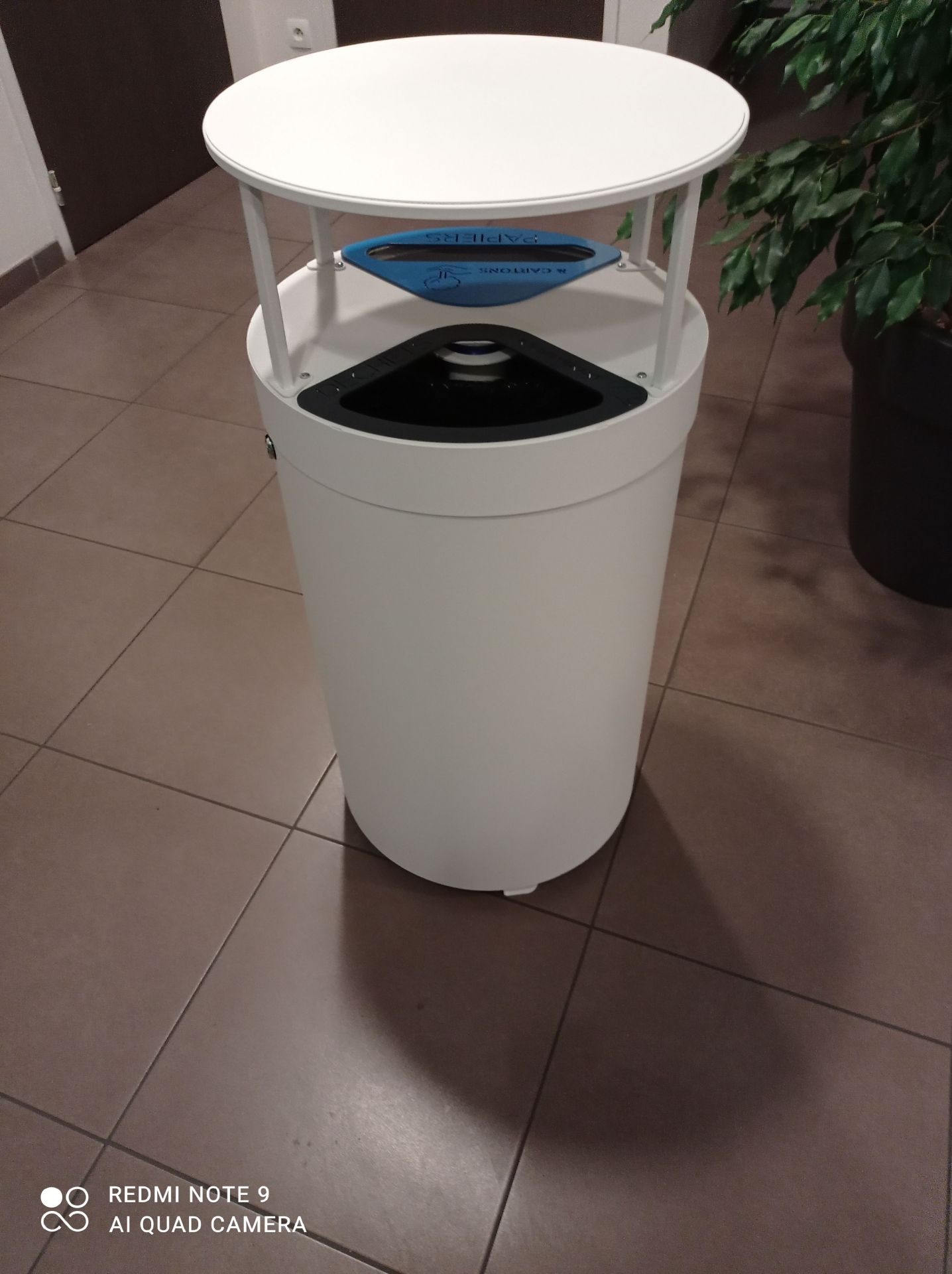 Poubelles de tri sélectif robustes pour usage intérieur ou extérieur