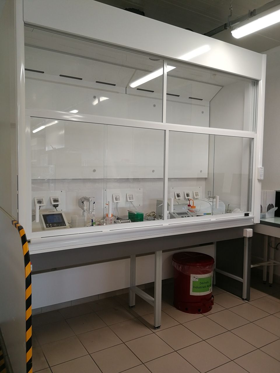 Sorbonne de laboratoire sur paillasse - Evolutive, novatrice ,design - EVOLUFLOW_4