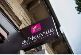 Enseigne drapeau aluminium - Fabrication personnalisée à Paris - Simple ou double face, éclairage LED ou néon_3