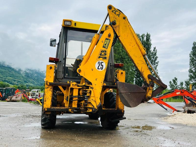 Tractopelle JCB 2CX 5.2T - 64 CV - Année 1987 - 4 godets - Caméra arrière - Doubles lignes auxiliaires_3