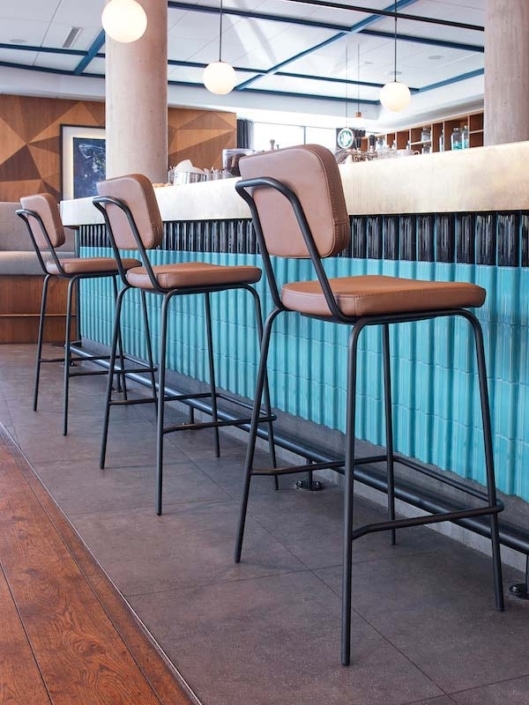 Tabouret  haut collectivité : une solution flexible et personnalisable pour tous les espaces_3
