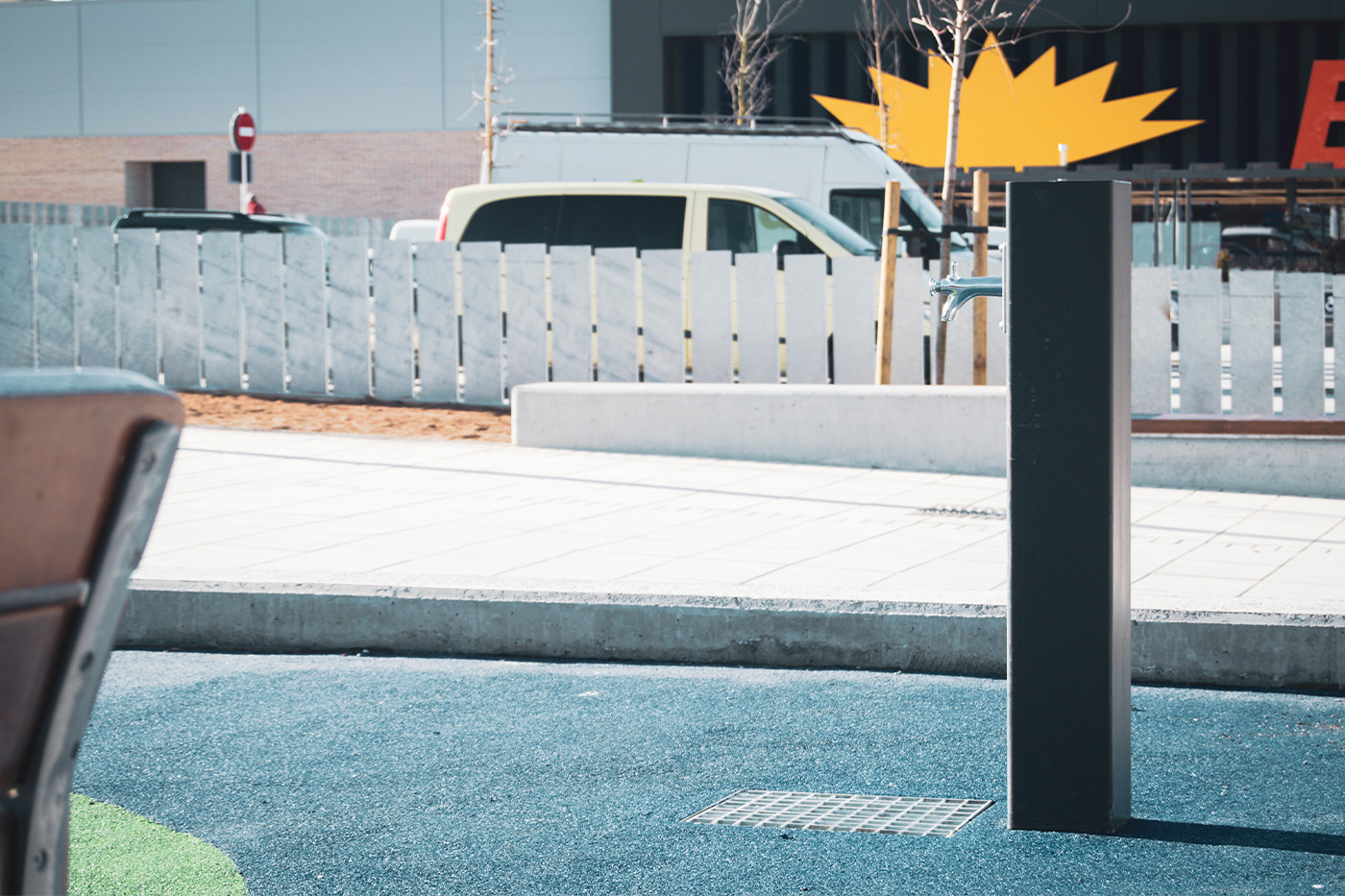 Fontaine à boire Atlas UM511-1M - structure carrée en acier traité anticorrosion_3