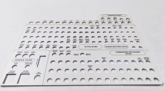 Face avant personnalisée en aluminium, ABS et acier - Pour baies câblées, racks et pupitres de commande_3