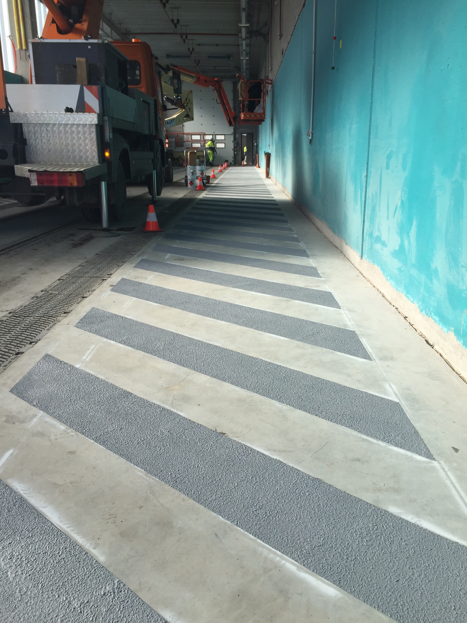 Marquage au sol Rollplast - peinture très antidérapante et durable - séchage rapide 10 min_4