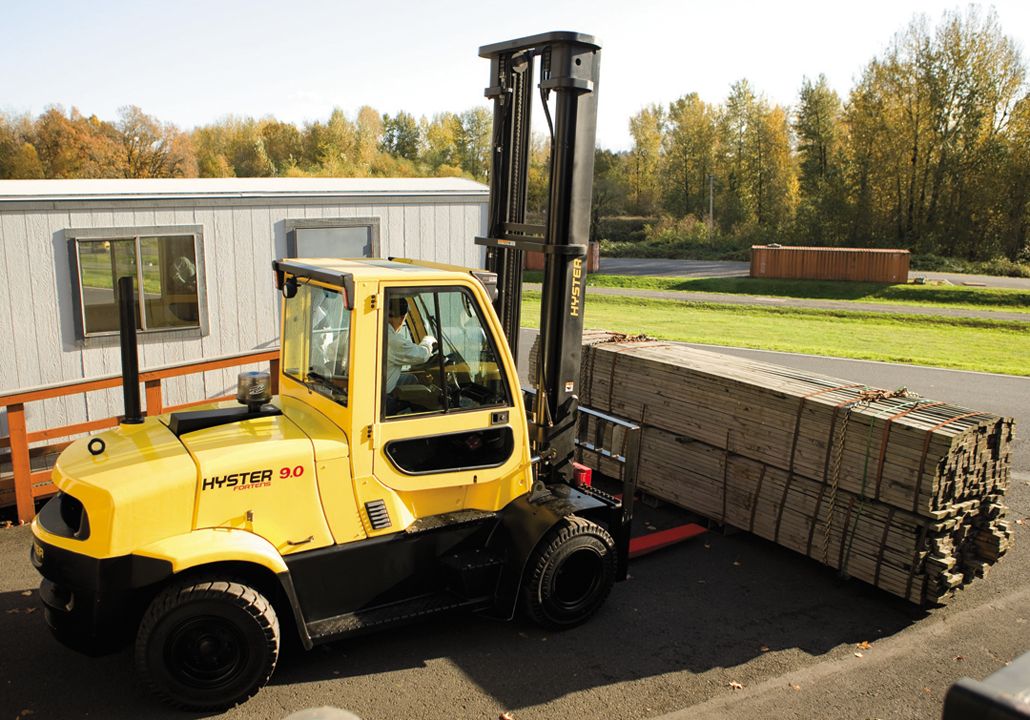 Chariot élévateur compact Hyster avec capacité de 8000 à 9000 kg