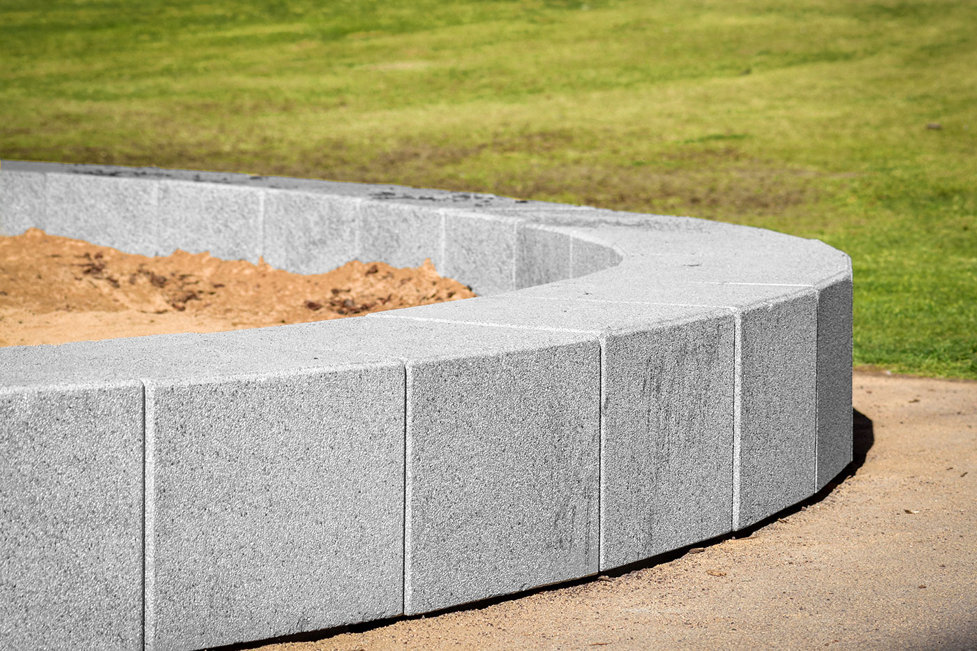 Chaise Kube Kurve UM372SK - béton préfabriqué gris granite rugueux - orientation modulable_3