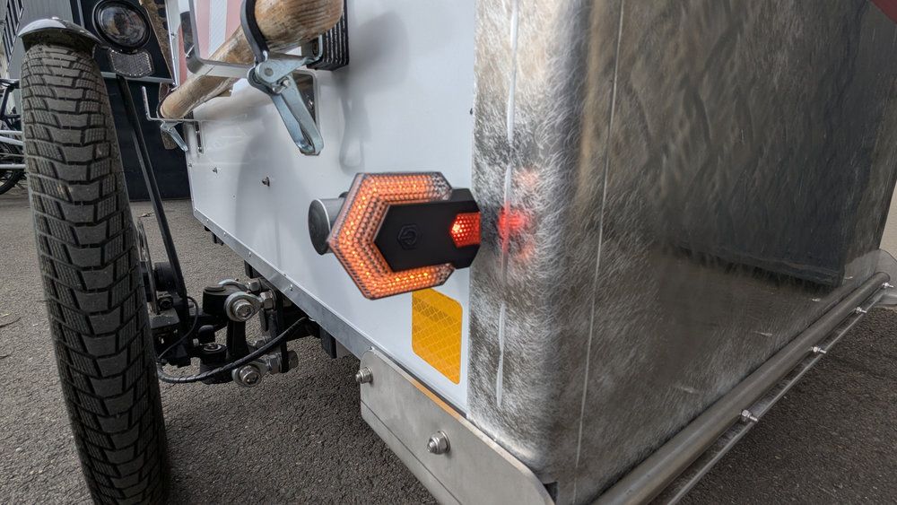 Triporteur ergonomique, robuste et innovant pour l'entretien des voiries, parcs et jardins_3