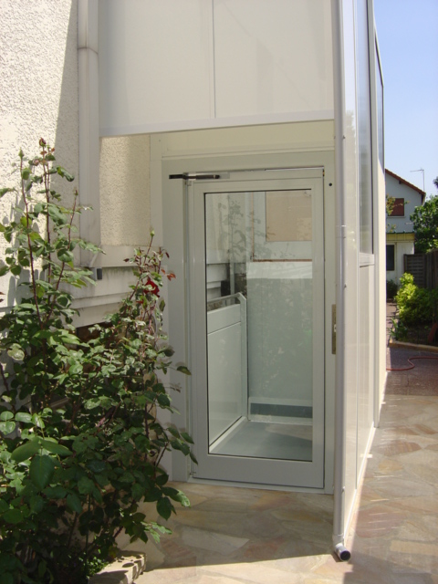 Élévateur extérieur avec option toit de cabine