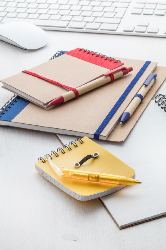 Bloc notes - 70 pages lignées en carton recyclé avec stylo à bille assorti - Couleur rouge_3