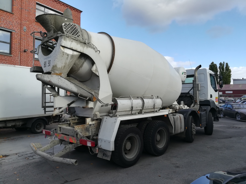 Camion Renault Kerax 410 8x4 pour transport de béton
